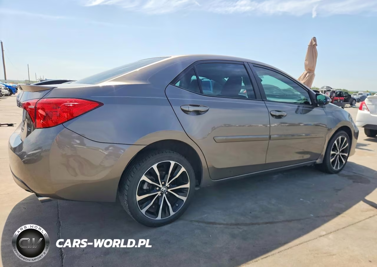 2018 Toyota Corolla Se VIN:5YFBURHEXJP795602 - 3