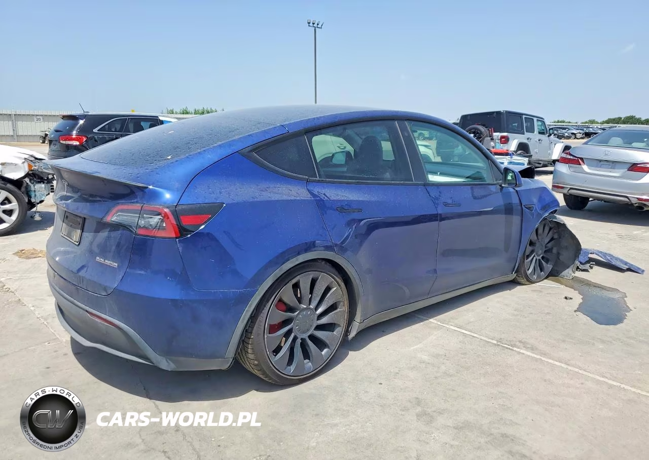 2023 Tesla Model Y VIN:7SAYGDEF2PF749870 - 3