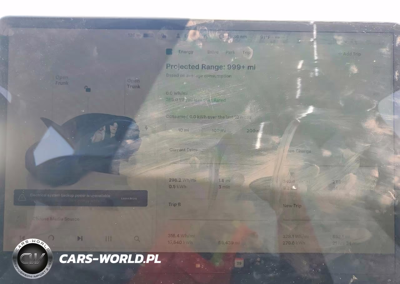 2023 Tesla Model Y VIN:7SAYGDEF2PF749870 - 9