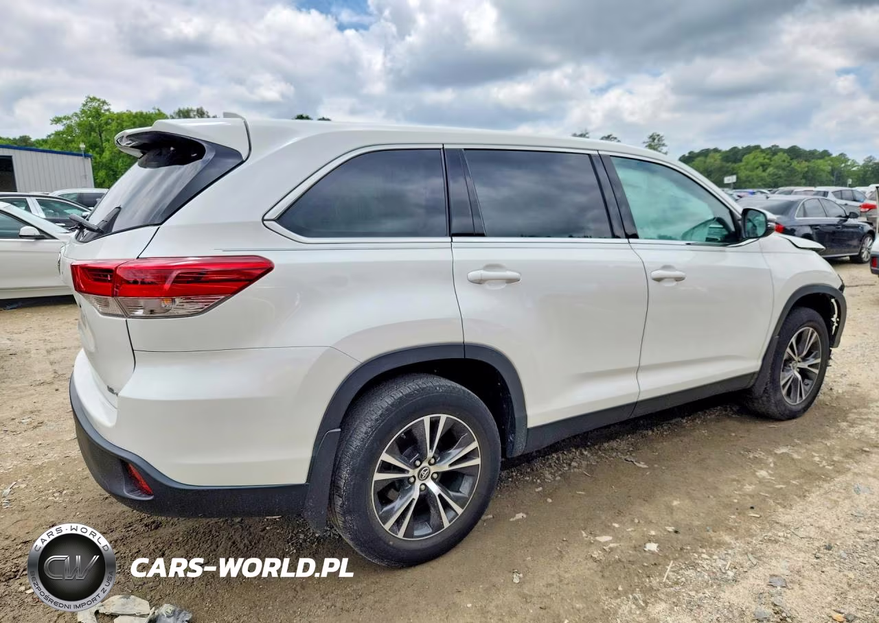 2019 Toyota Highlander Le Plus VIN:5TDBZRFH3KS729898 - 3