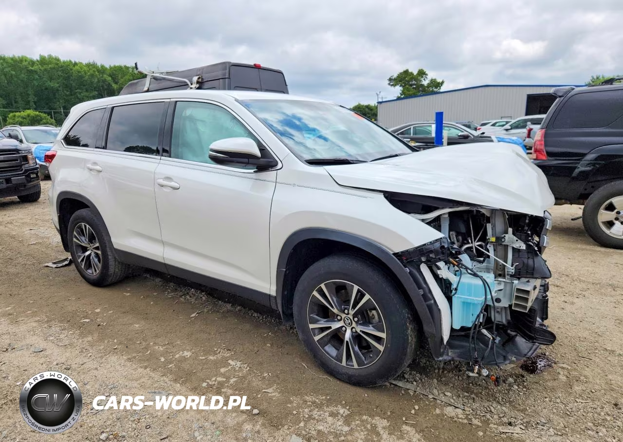2019 Toyota Highlander Le Plus VIN:5TDBZRFH3KS729898 - 4