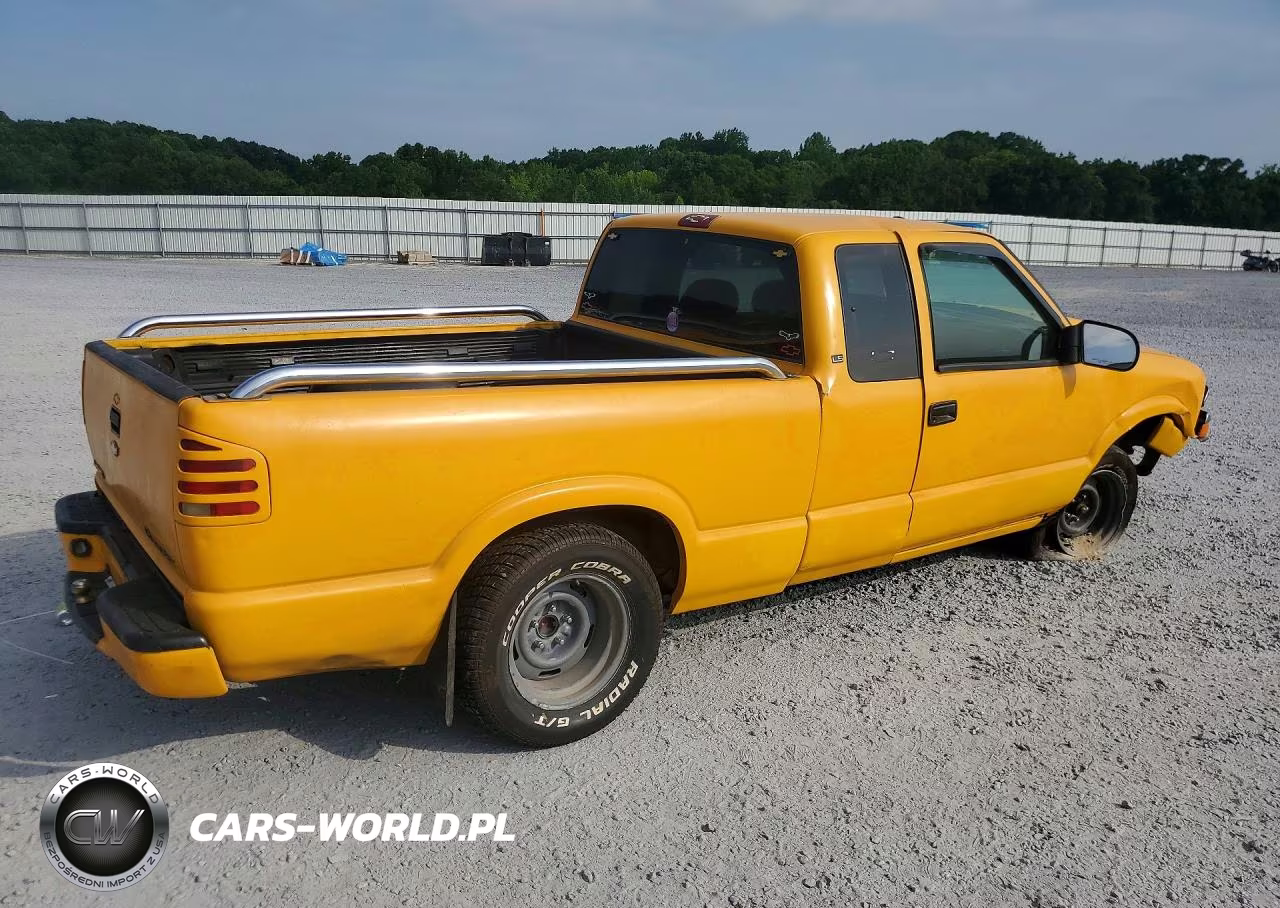 2002 Chevrolet S Truck S10 VIN:1GCCS19W828245718 - 3
