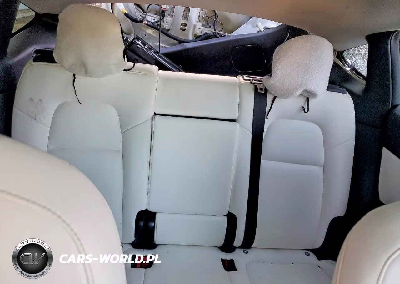 2020 Tesla Model Y VIN:5YJYGDEE2LF046140 - 10
