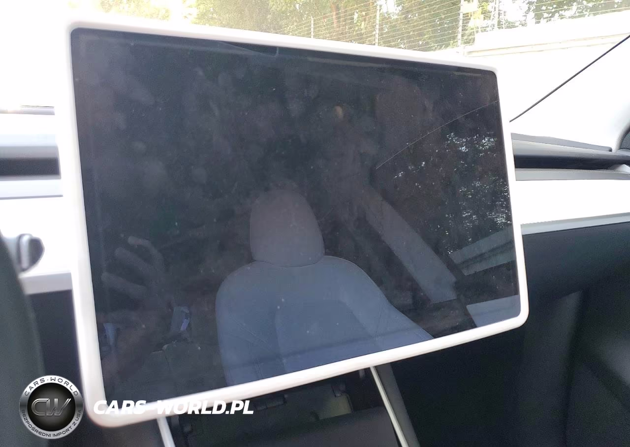 2020 Tesla Model Y VIN:5YJYGDEE2LF046140 - 9