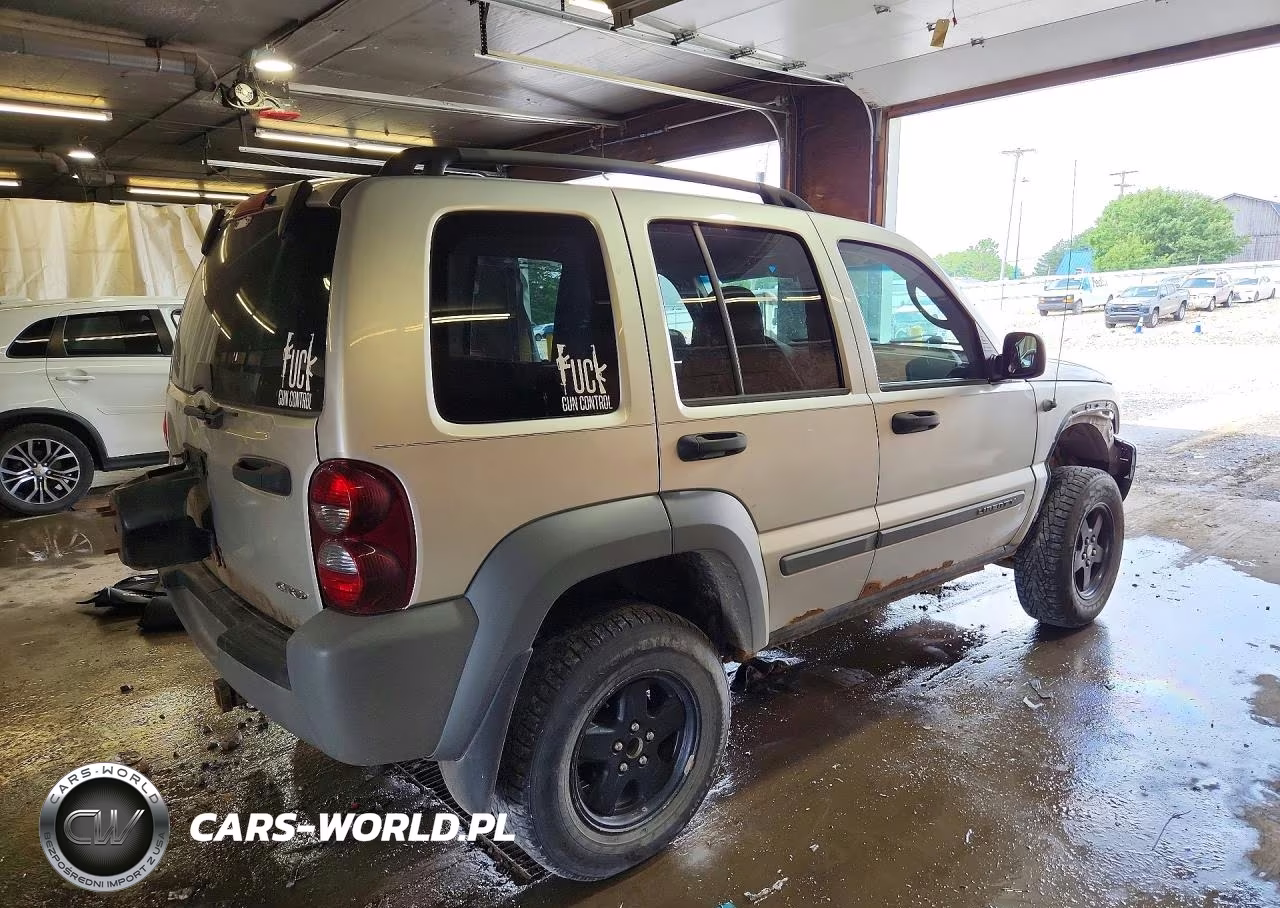 2005 Jeep Liberty Sport VIN:1J4GL48515W636079 - 3