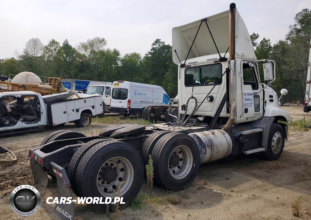 2018 Mack Cxu613 Semi Truck VIN:1M1AW07Y9JM085753 - 3