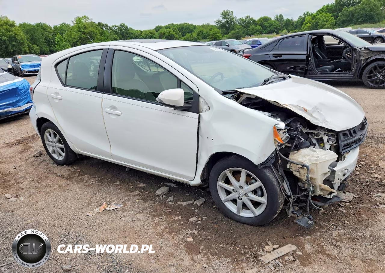 2013 Toyota Prius C Four VIN:JTDKDTB33D1041051 - 4