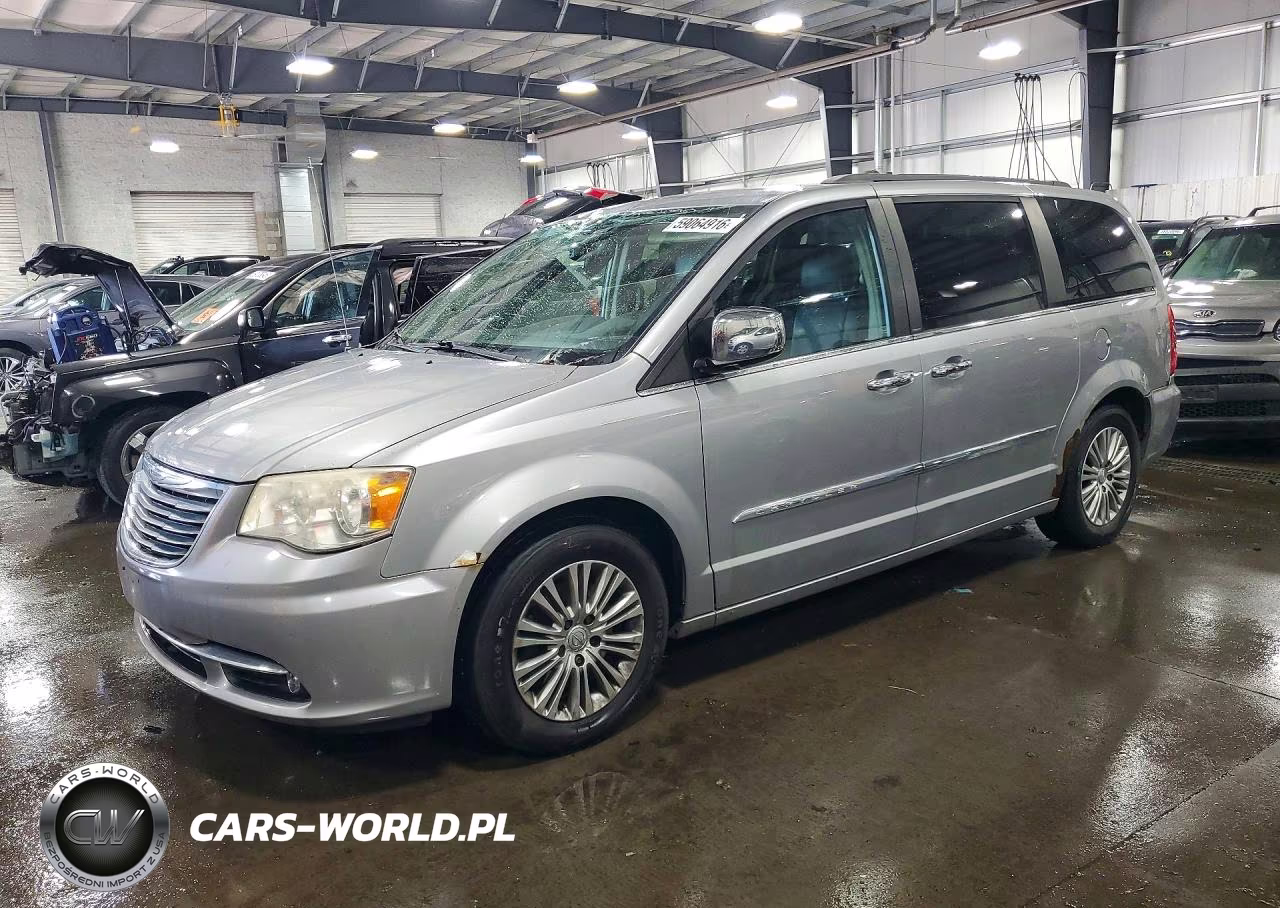 2013 Chrysler Town & Country Touring L – zdjęcie 1 z 13