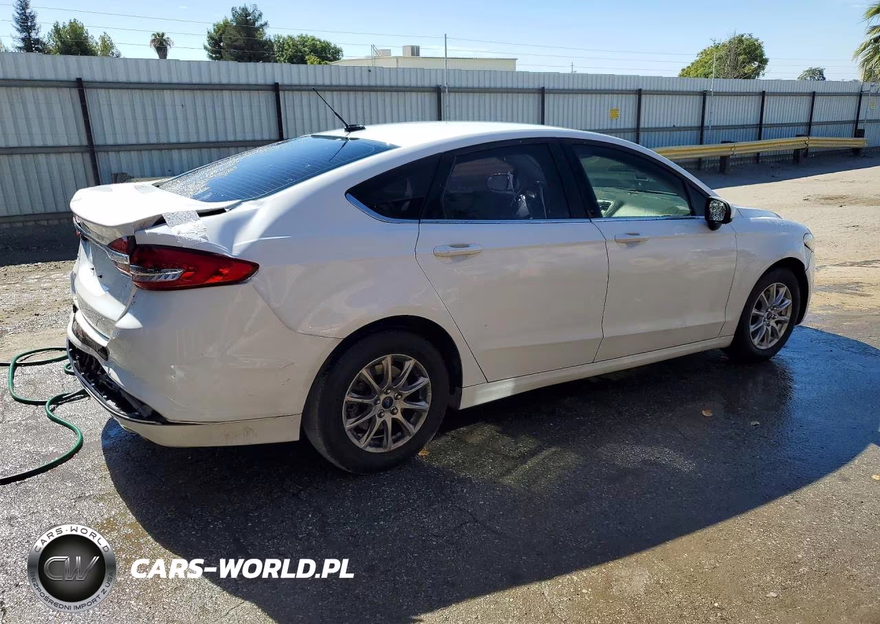 2017 Ford Fusion S VIN:3FA6P0G70HR388261 - 3