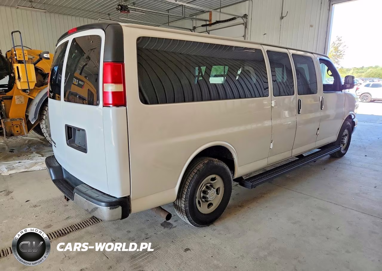 2008 Chevrolet Express G3500 VIN:1GAHG39K081173682 - 3