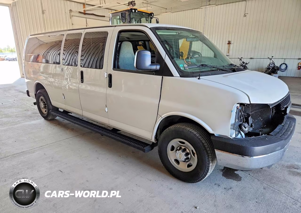 2008 Chevrolet Express G3500 VIN:1GAHG39K081173682 - 4