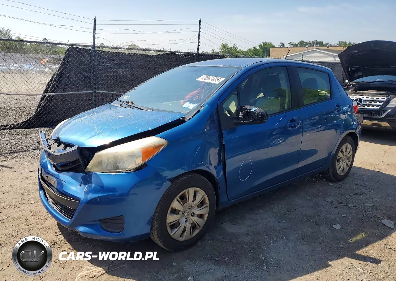 2013 Toyota Yaris 5-Door Le