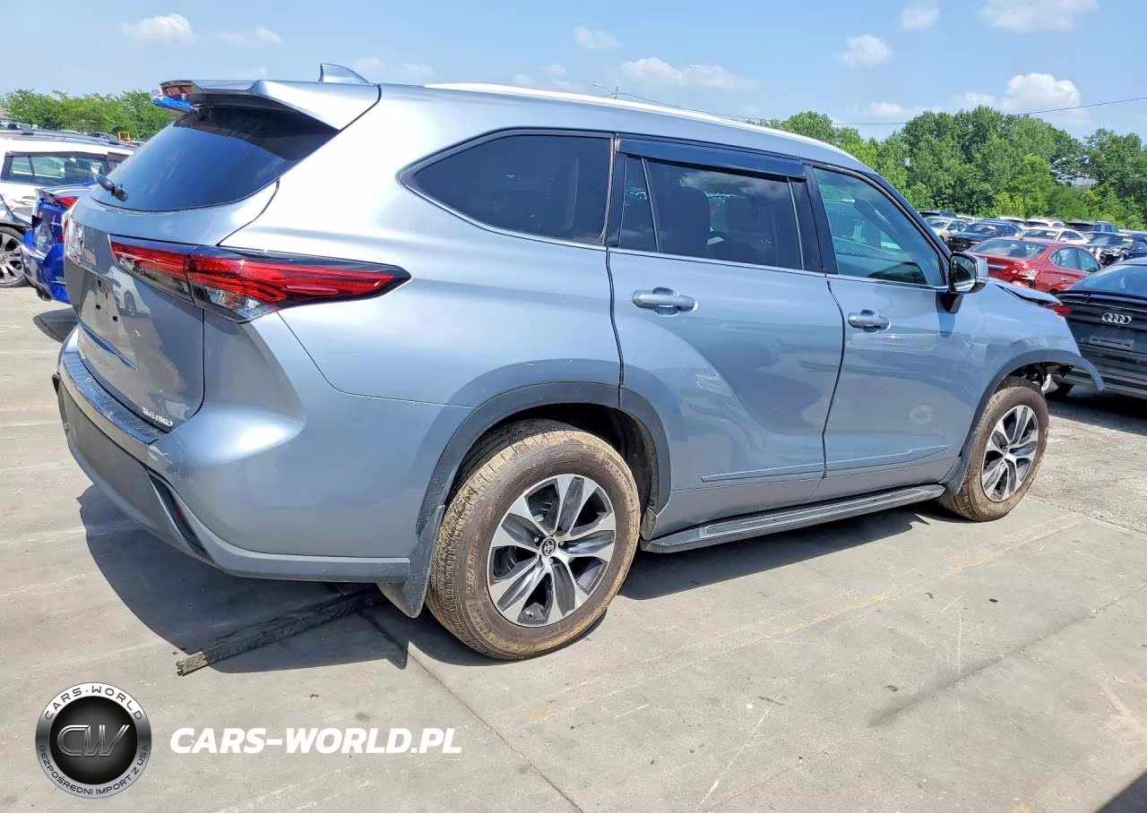 2022 Toyota Highlander Xle VIN:5TDHZRBH9NS244900 - 3