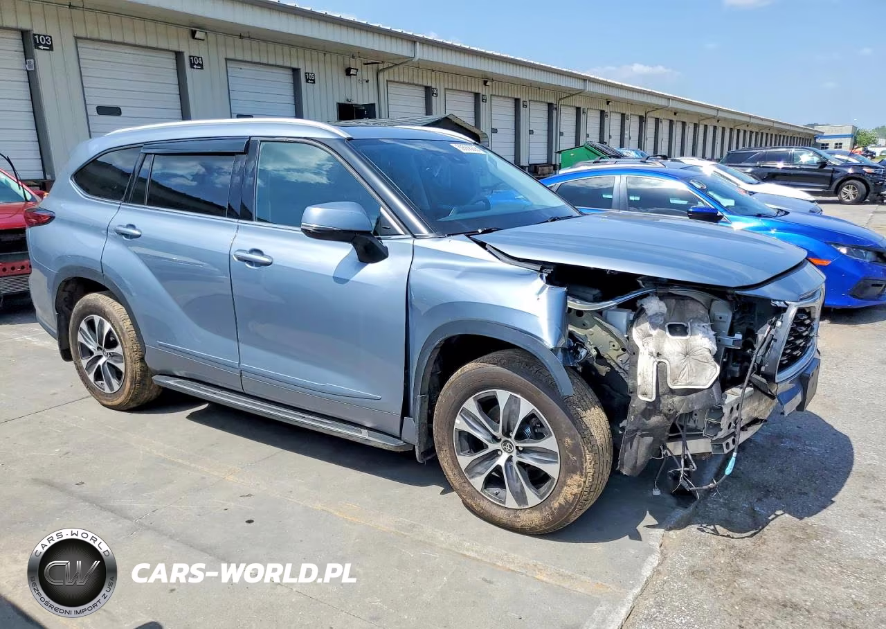 2022 Toyota Highlander Xle VIN:5TDHZRBH9NS244900 - 4