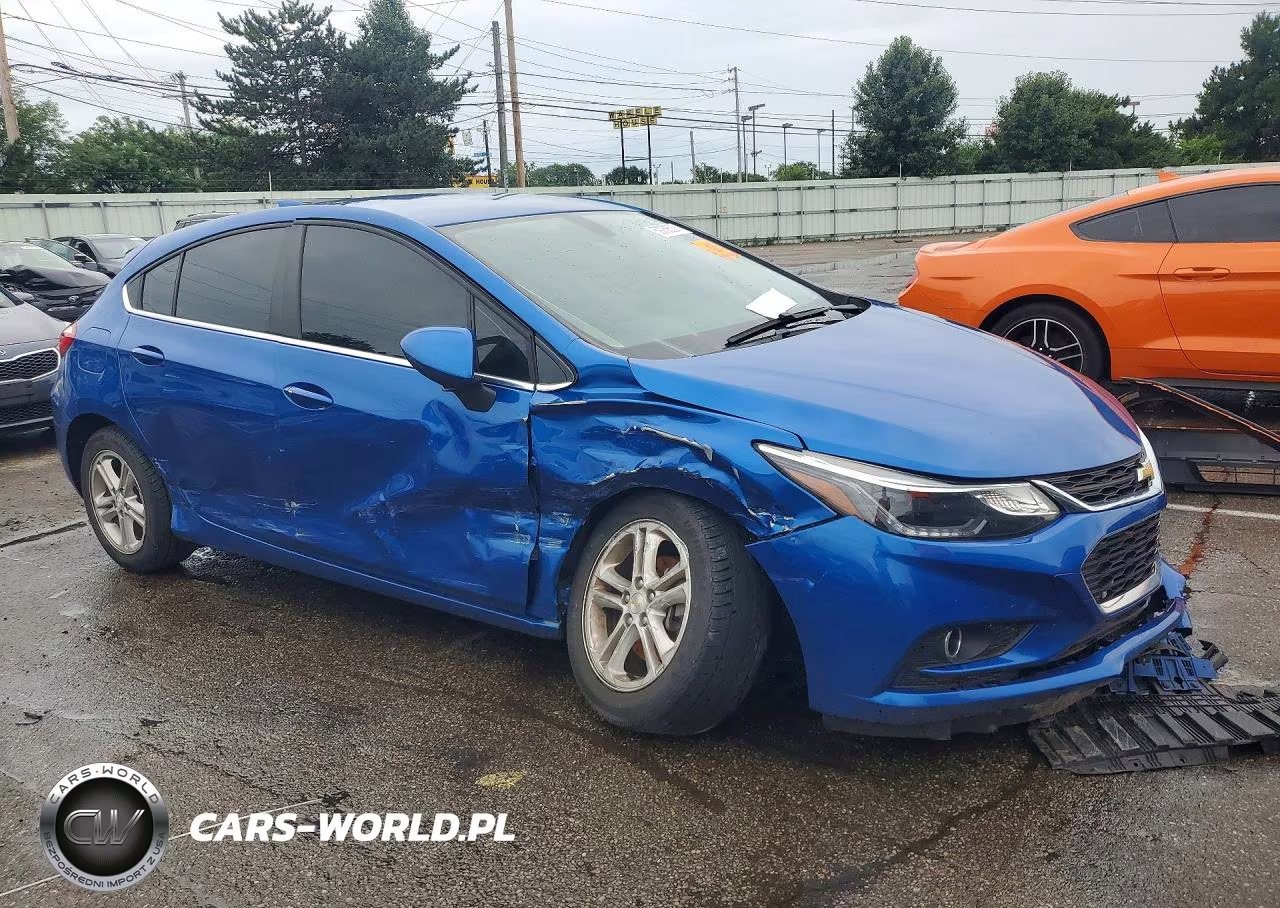 2018 Chevrolet Cruze Lt VIN:3G1BH6SE1JS653856 - 4