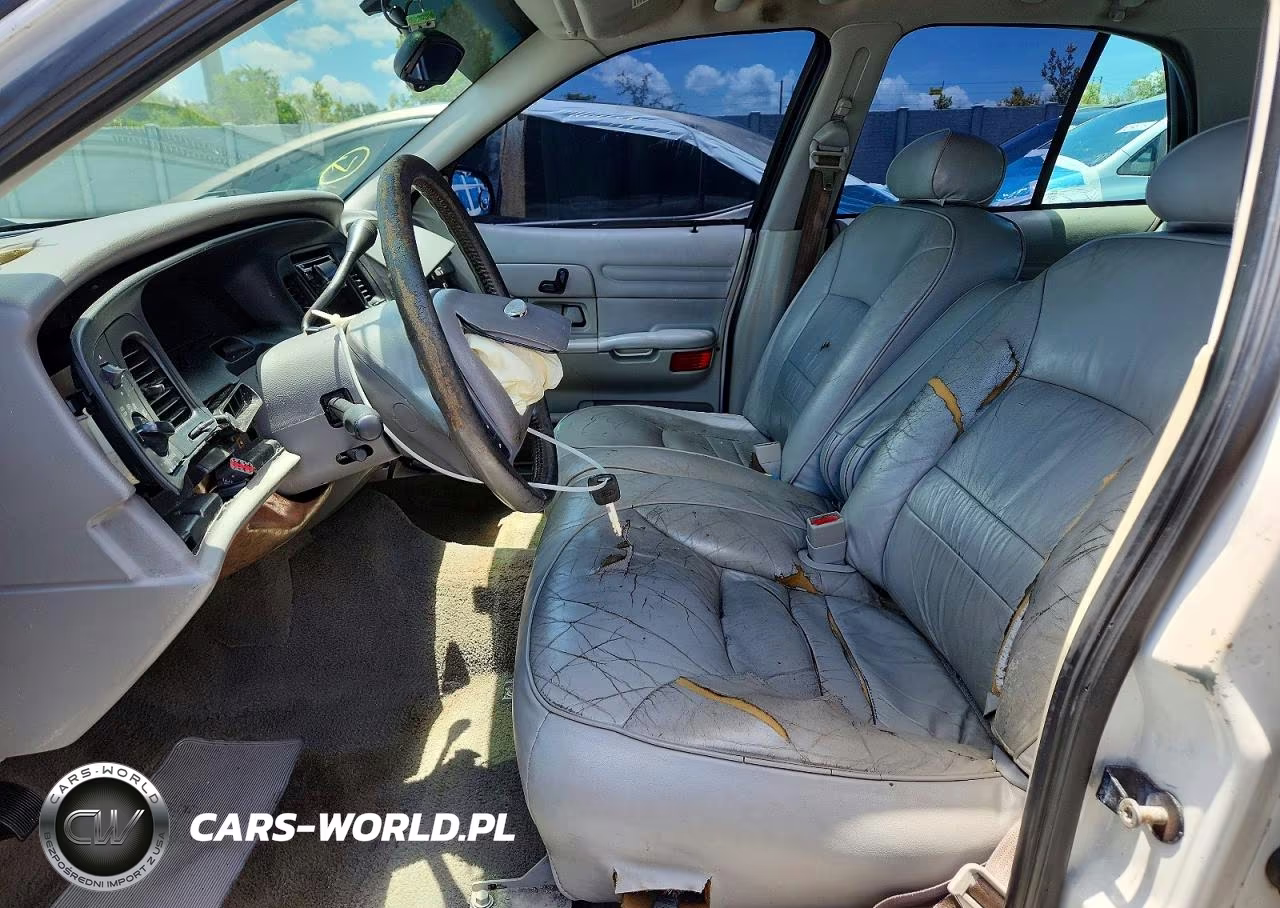2001 Ford Crown Victoria Lx VIN:2FAFP74W81X110641 - 7