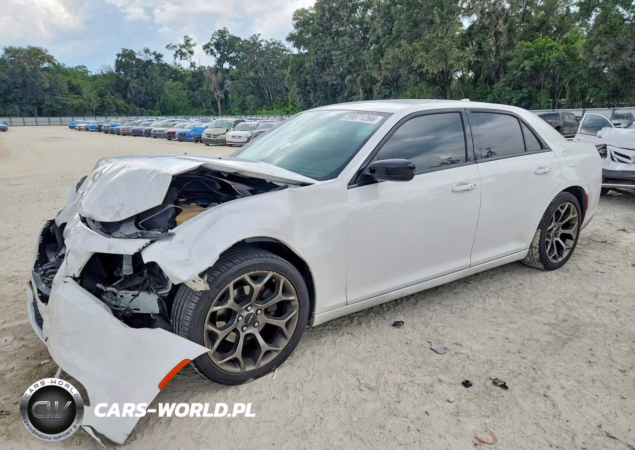 2018 Chrysler 300 Touring – zdjęcie 1 z 12