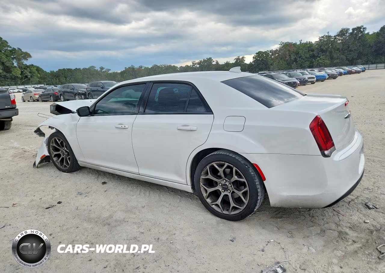 2018 Chrysler 300 Touring VIN:2C3CCAAG6JH320253 - 2