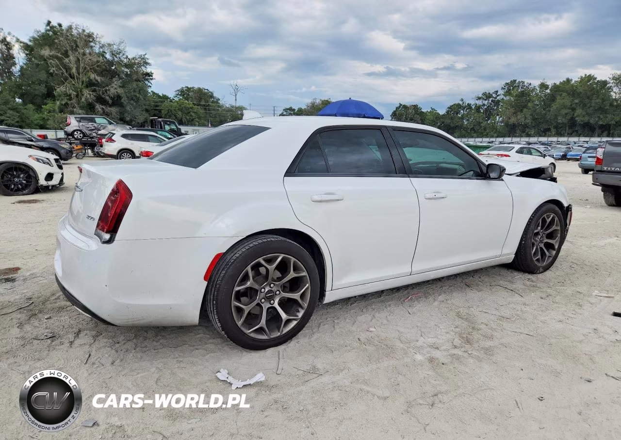 2018 Chrysler 300 Touring VIN:2C3CCAAG6JH320253 - 3