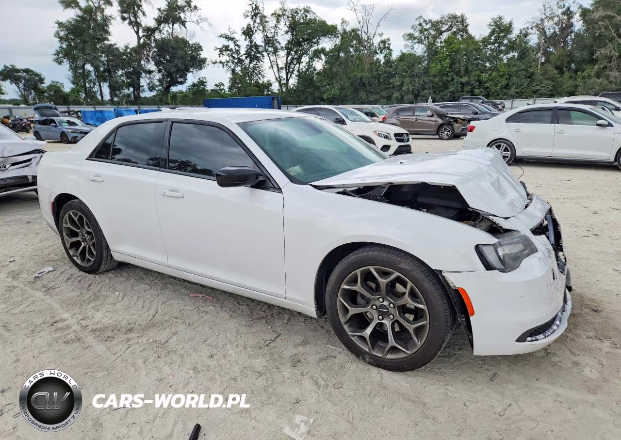2018 Chrysler 300 Touring VIN:2C3CCAAG6JH320253 - 4