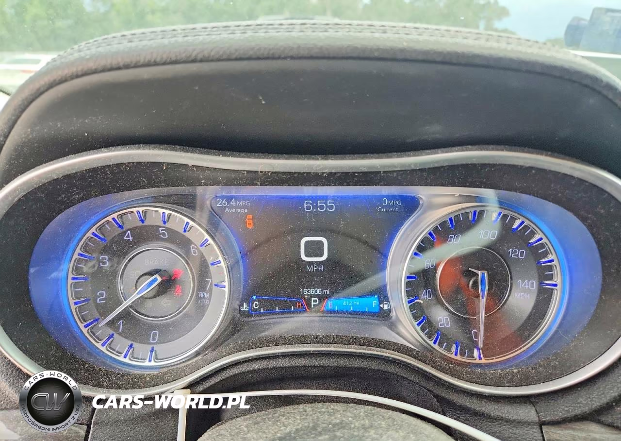 2018 Chrysler 300 Touring VIN:2C3CCAAG6JH320253 - 9