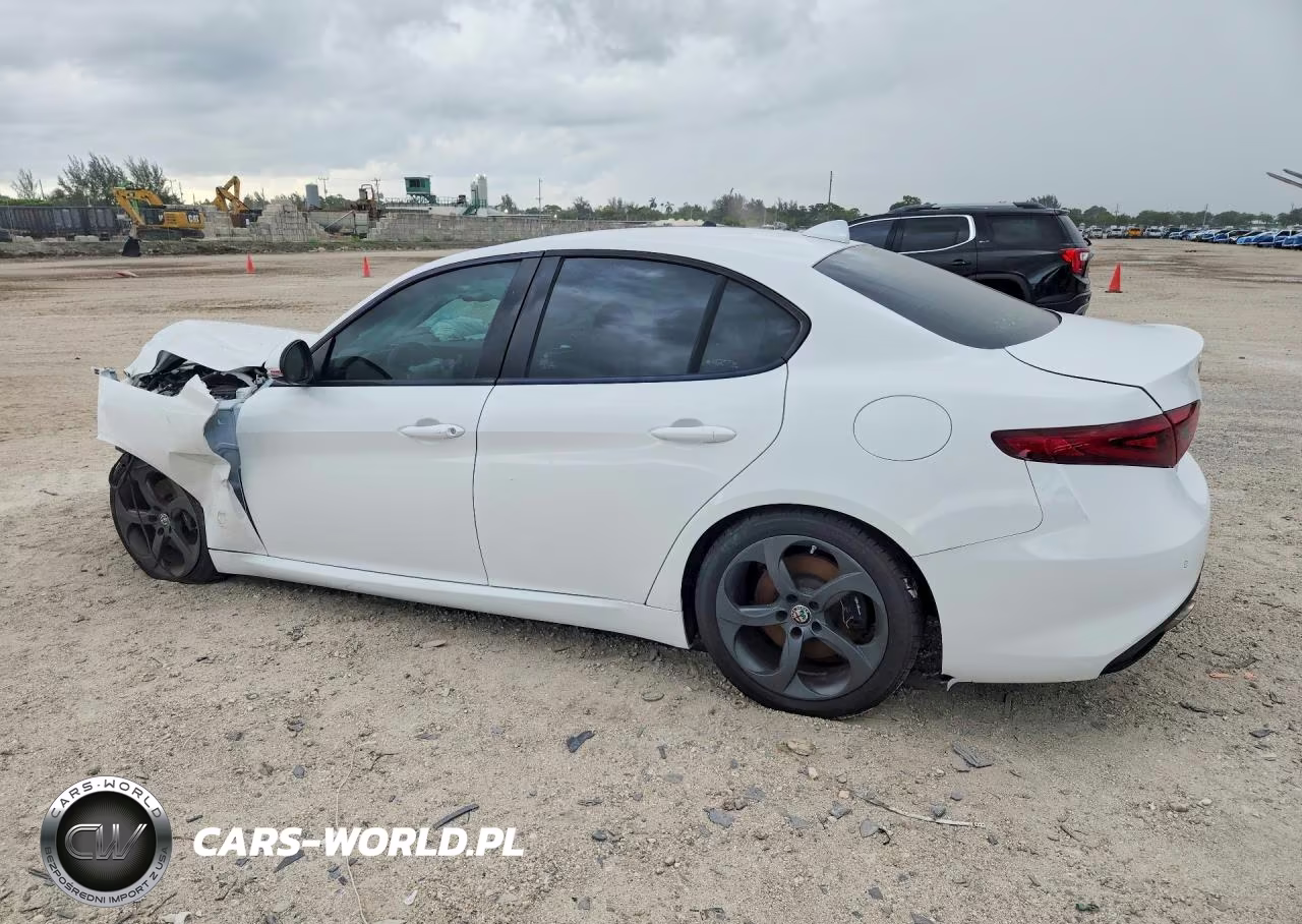2017 Alfa Romeo Giulia VIN:ZARFAEBN3H7535619 - 2