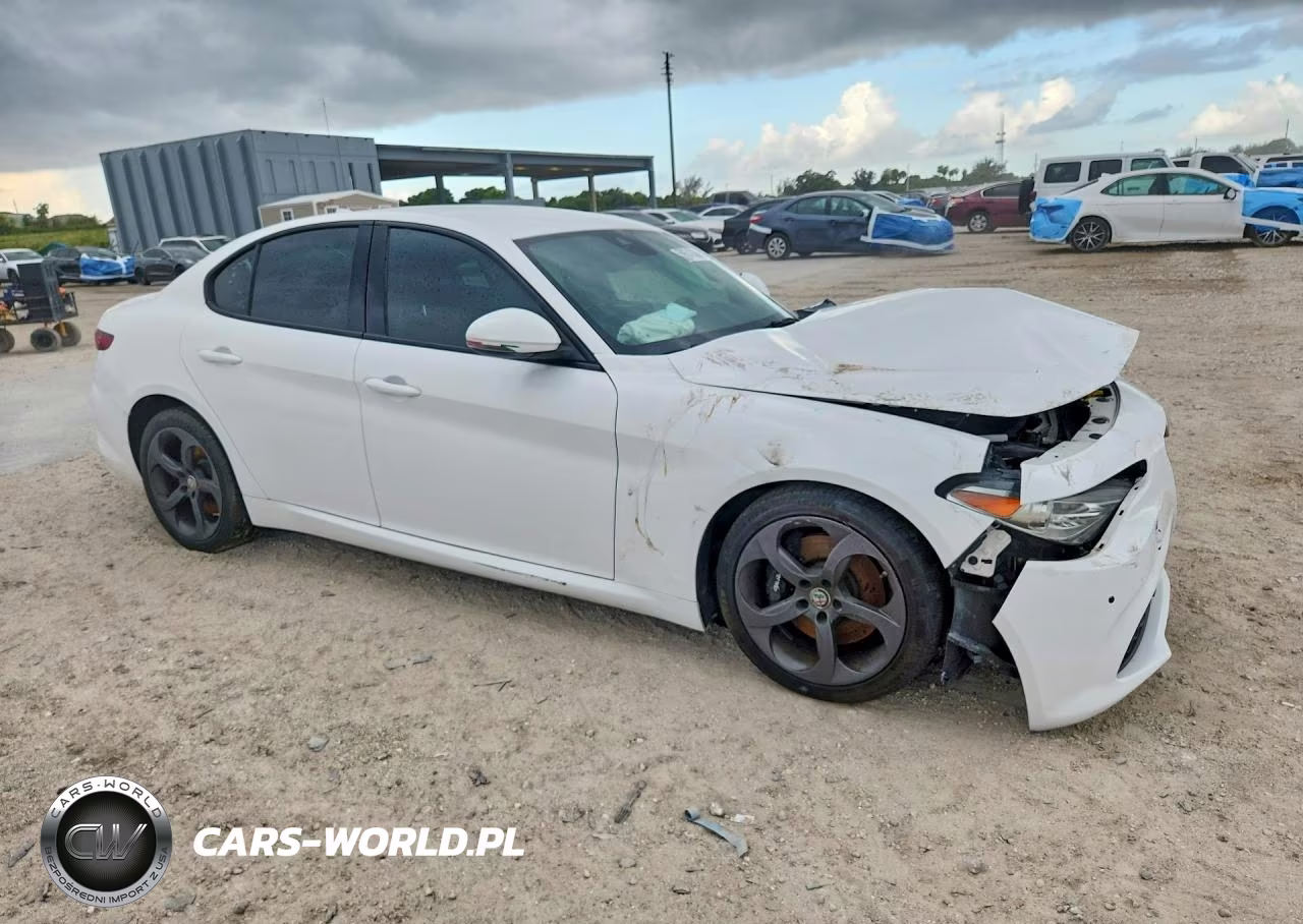 2017 Alfa Romeo Giulia VIN:ZARFAEBN3H7535619 - 4