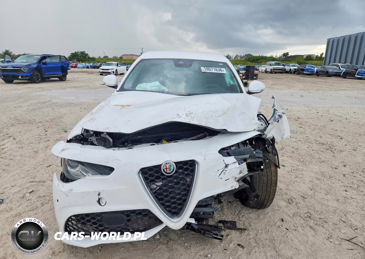 2017 Alfa Romeo Giulia VIN:ZARFAEBN3H7535619 - 5