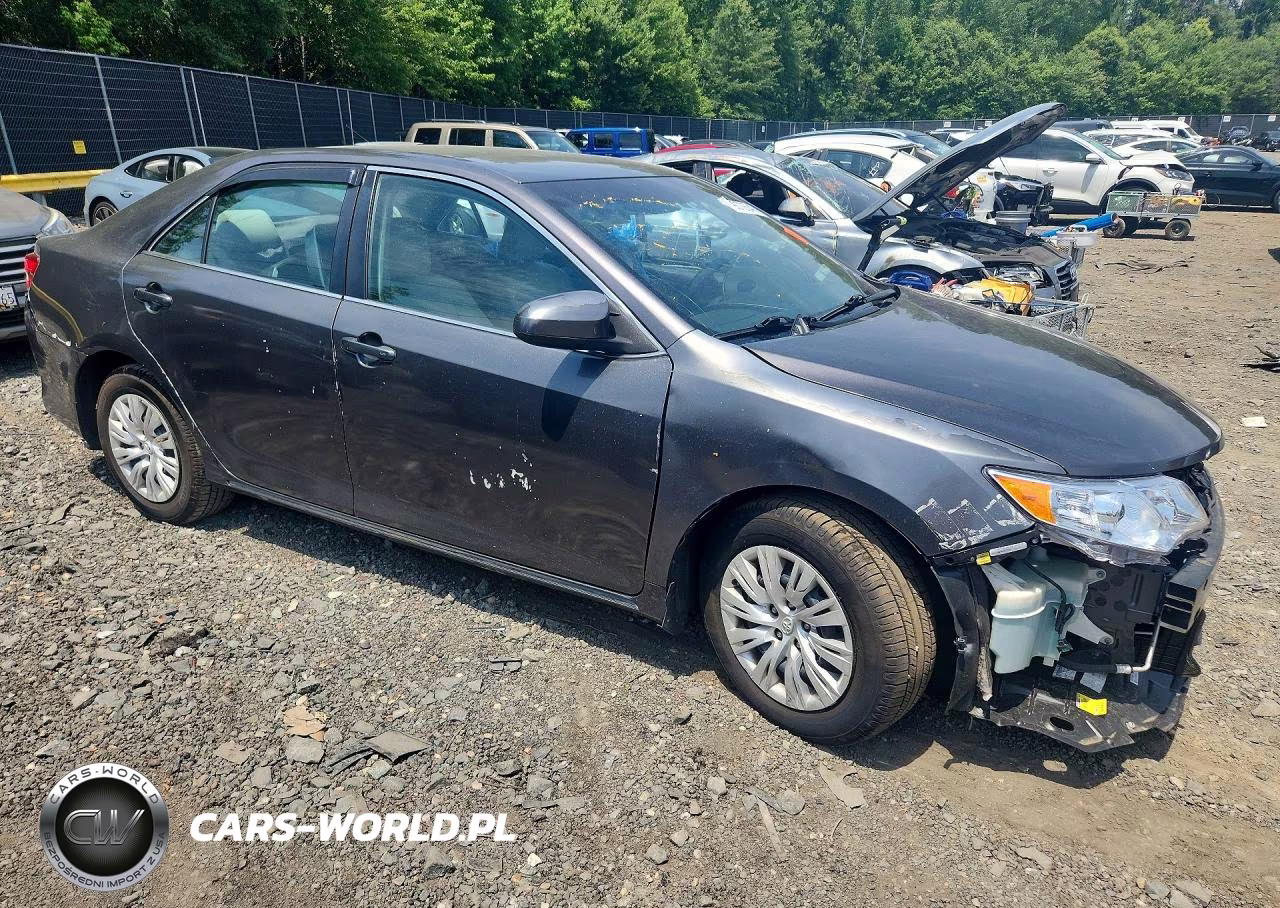 2014 Toyota Camry Hybrid Le VIN:4T1BD1FK2EU104724 - 4