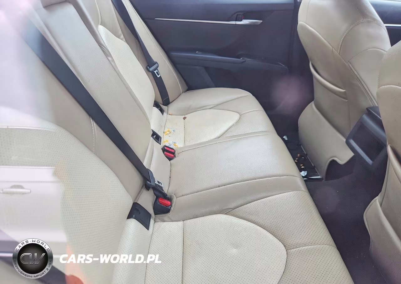 2018 Toyota Camry L VIN:4T1B11HK7JU002318 - 10