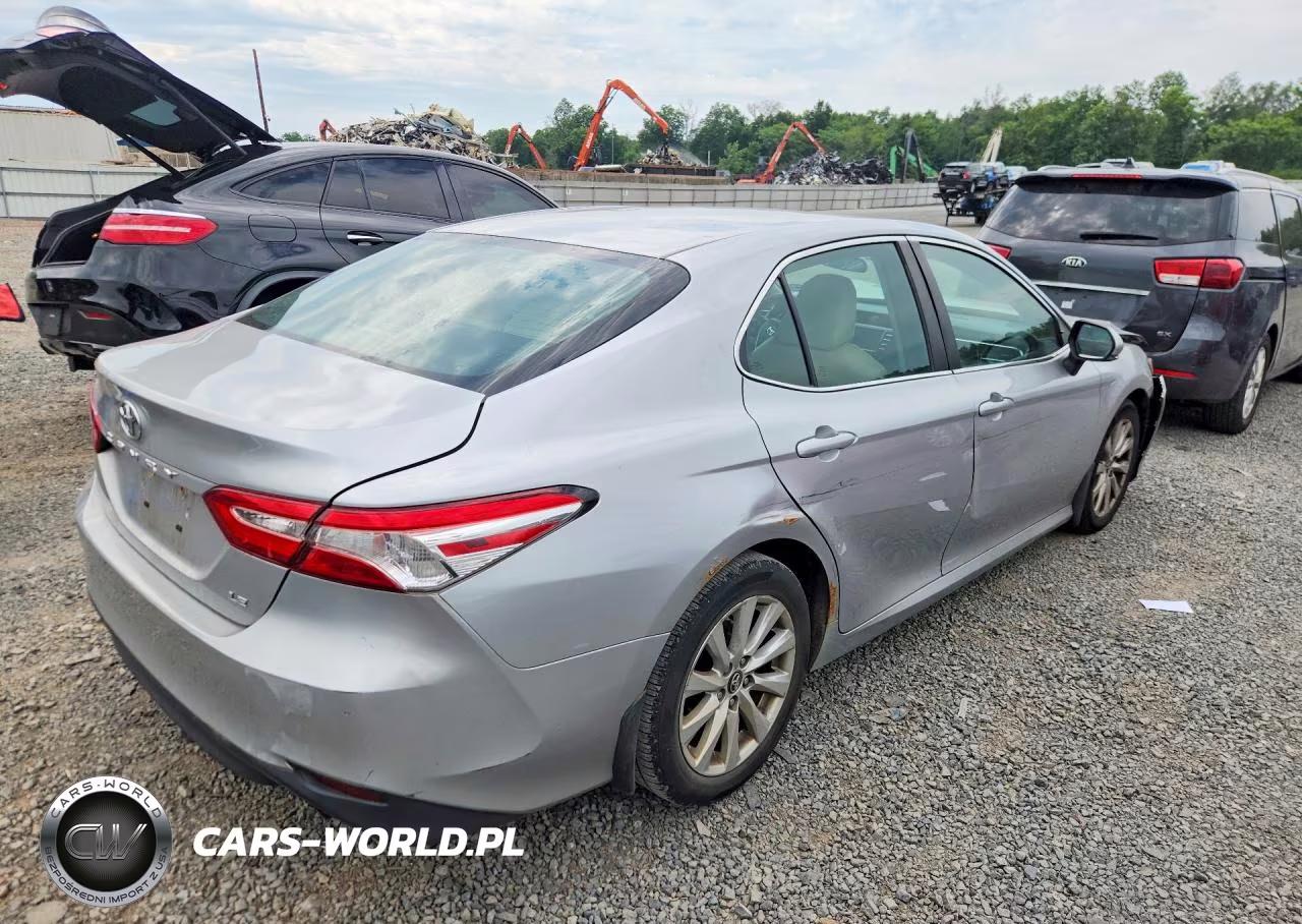 2018 Toyota Camry L VIN:4T1B11HK7JU002318 - 3