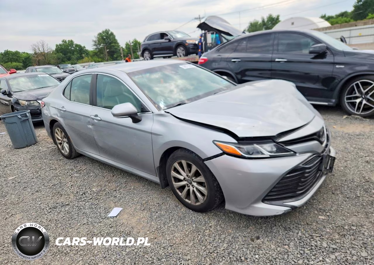 2018 Toyota Camry L VIN:4T1B11HK7JU002318 - 4