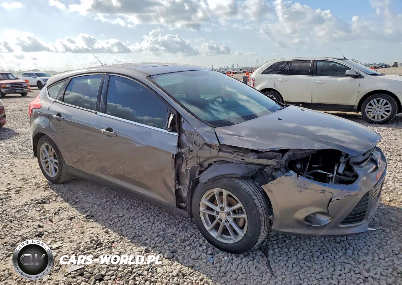 2013 Ford Focus Titanium VIN:1FADP3N21DL220184 - 4