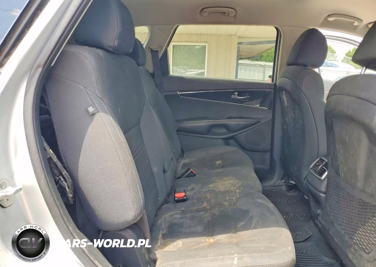 2019 Kia Sorento L VIN:5XYPG4A36KG593354 - 11