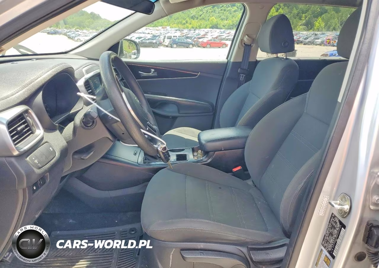 2019 Kia Sorento L VIN:5XYPG4A36KG593354 - 7