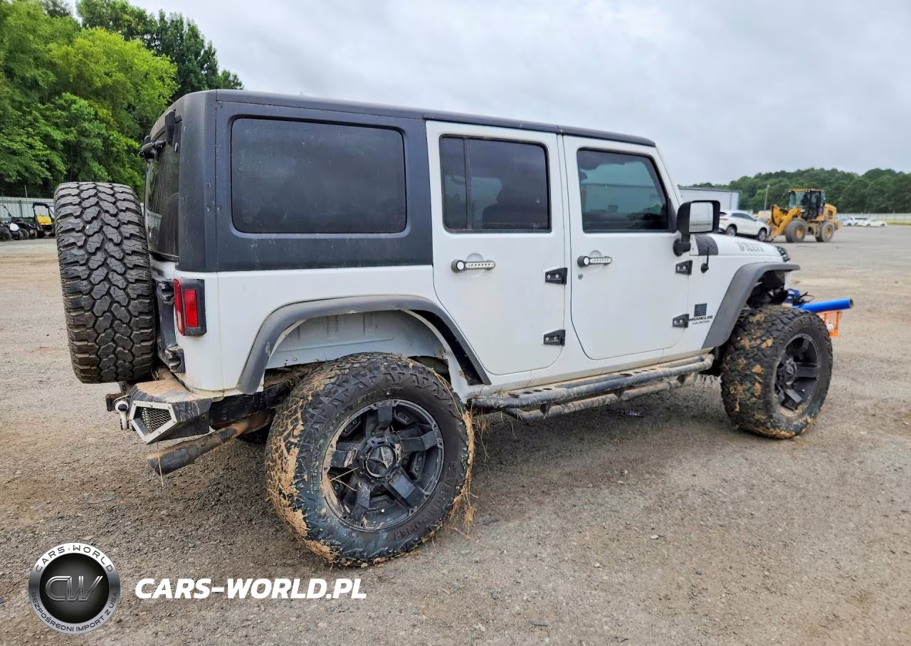 2013 Jeep Wrangler Unlimited Sport VIN:1C4BJWDG7DL554138 - 3
