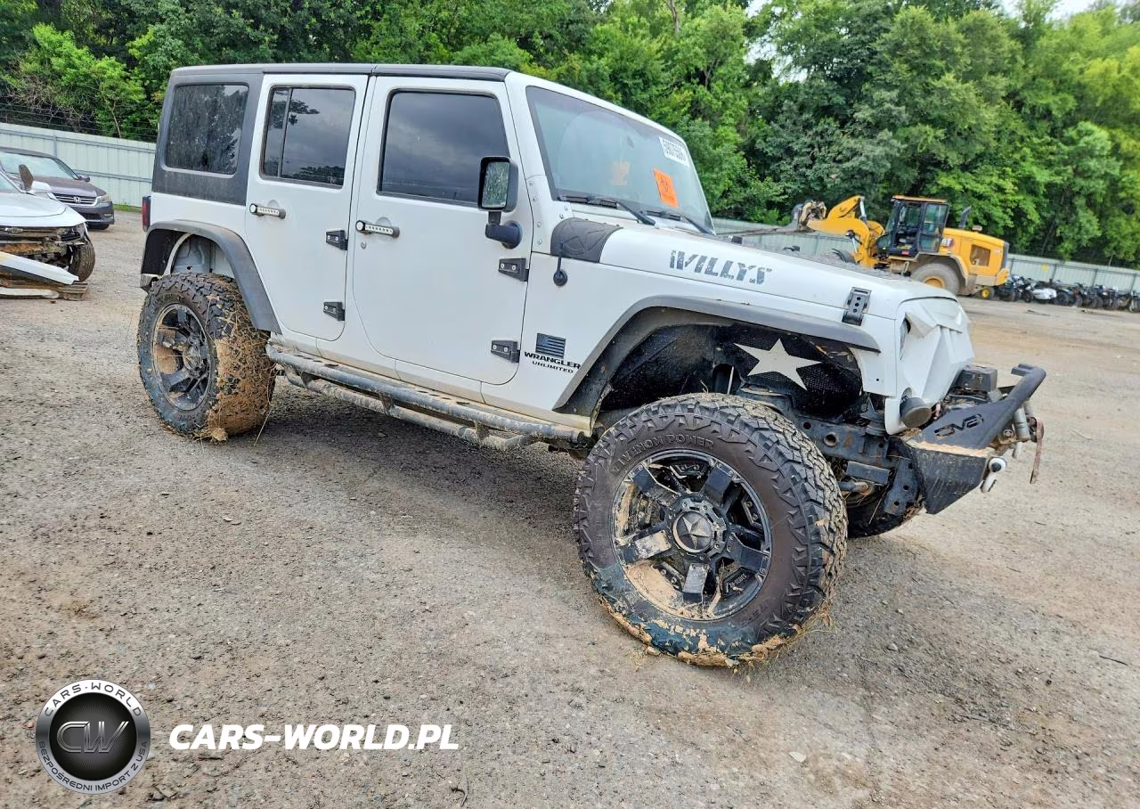 2013 Jeep Wrangler Unlimited Sport VIN:1C4BJWDG7DL554138 - 4