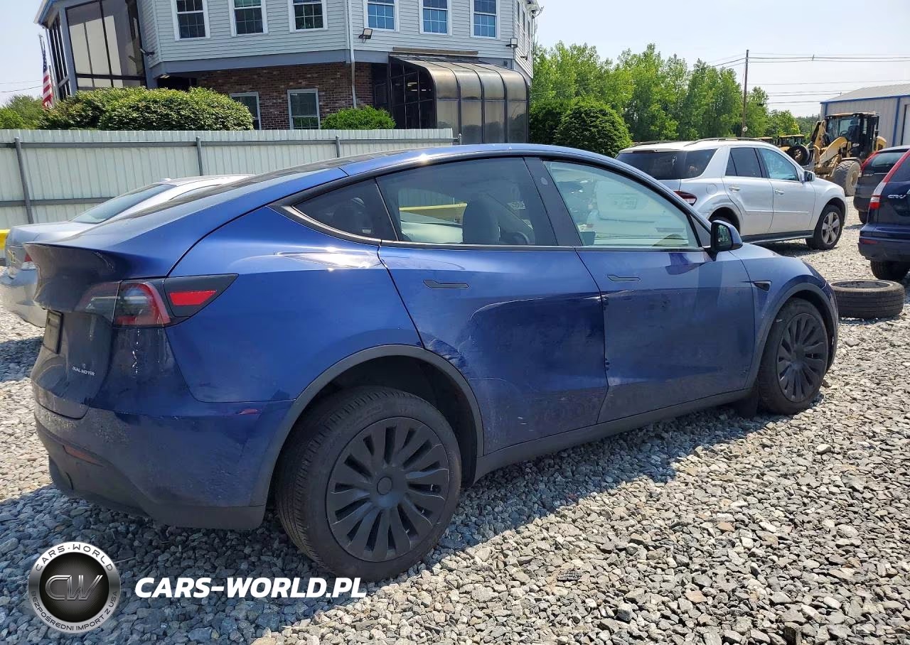 2024 Tesla Model Y VIN:7SAYGDEE8RA233827 - 3