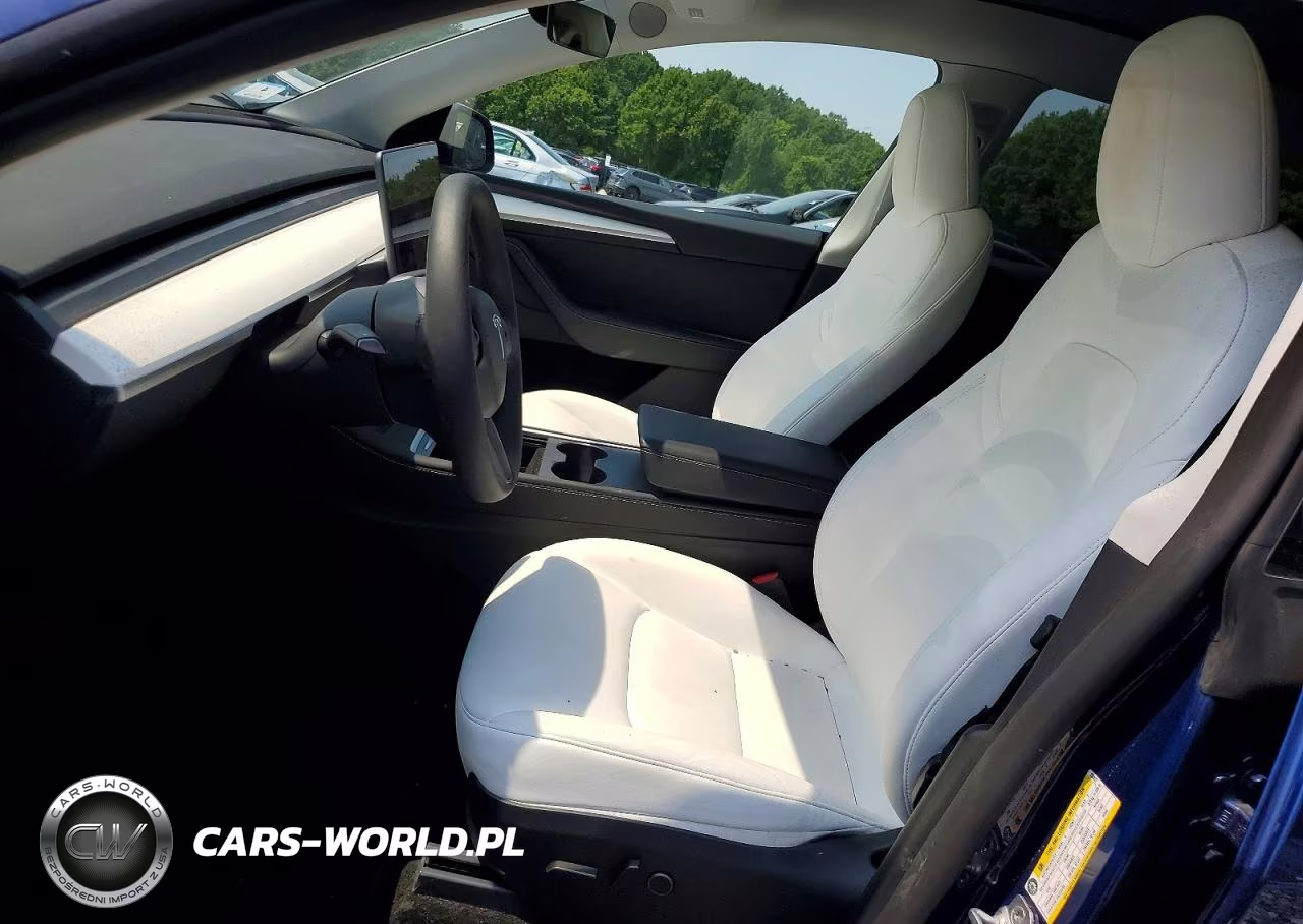 2024 Tesla Model Y VIN:7SAYGDEE8RA233827 - 7