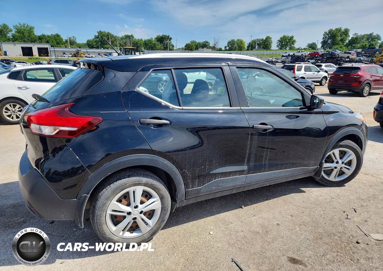 2019 Nissan Kicks S VIN:3N1CP5CU3KL558776 - 3