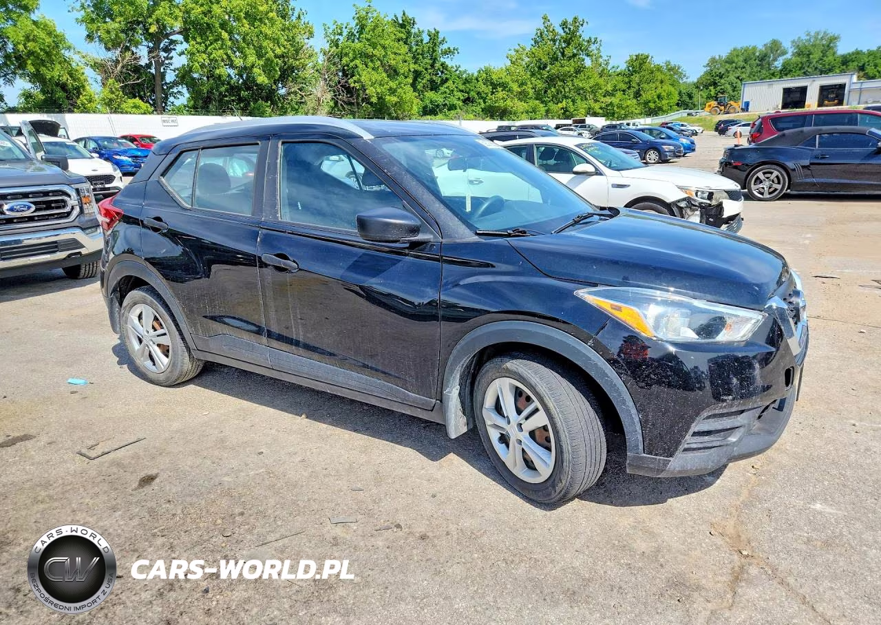 2019 Nissan Kicks S VIN:3N1CP5CU3KL558776 - 4
