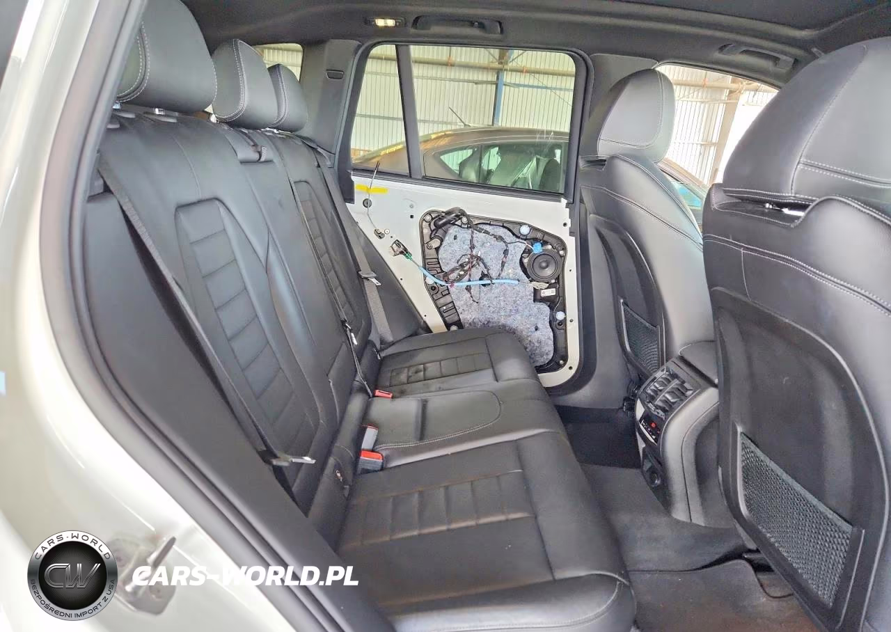 2018 BMW X3 xDrivem40I VIN:5UXTS3C56JLA45901 - 11