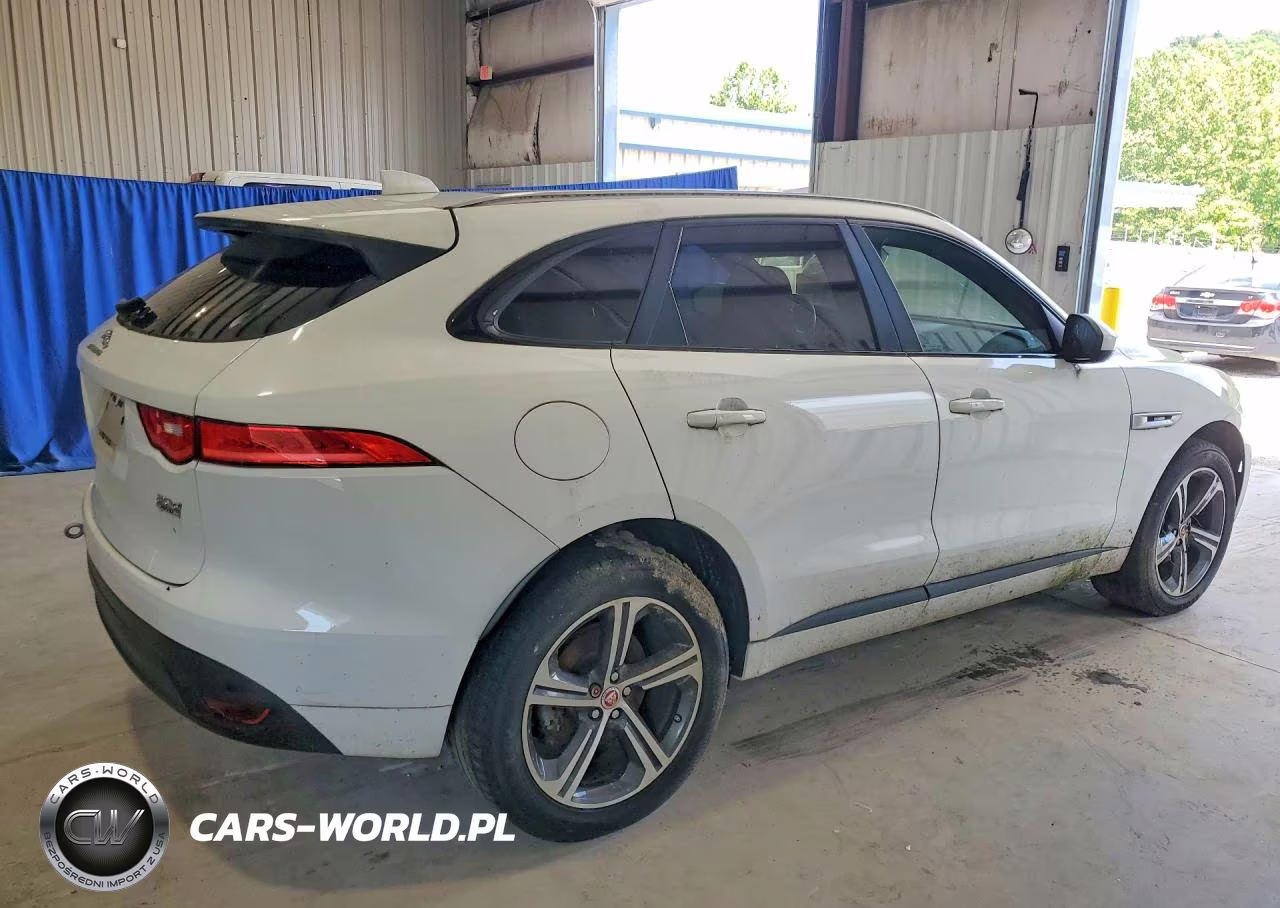 2018 Jaguar F-Pace R - Sport VIN:SADCL2FN5JA261496 - 3