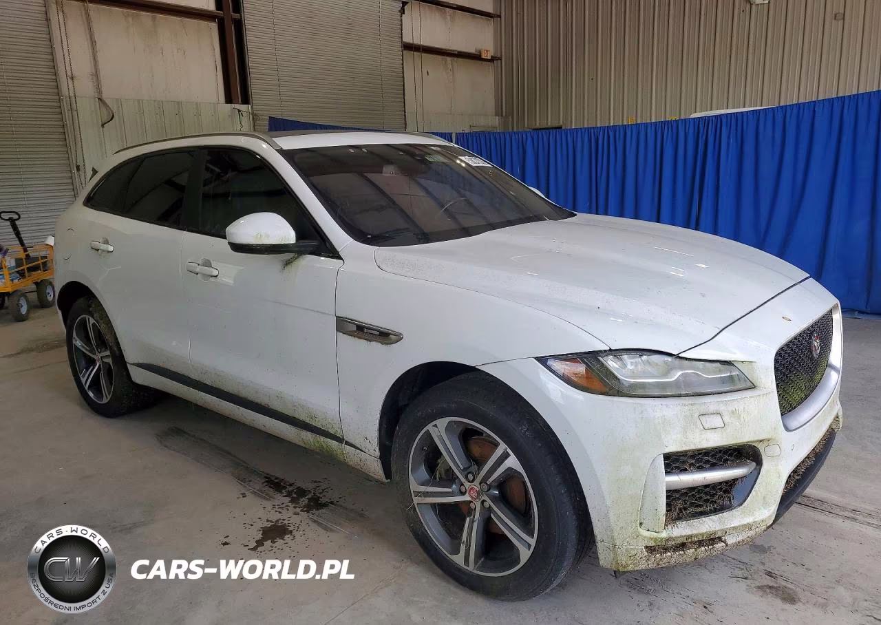 2018 Jaguar F-Pace R - Sport VIN:SADCL2FN5JA261496 - 4