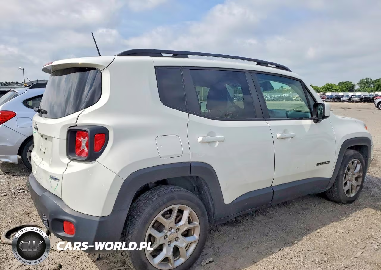 2018 Jeep Renegade Latitude VIN:ZACCJABB4JPG80673 - 3