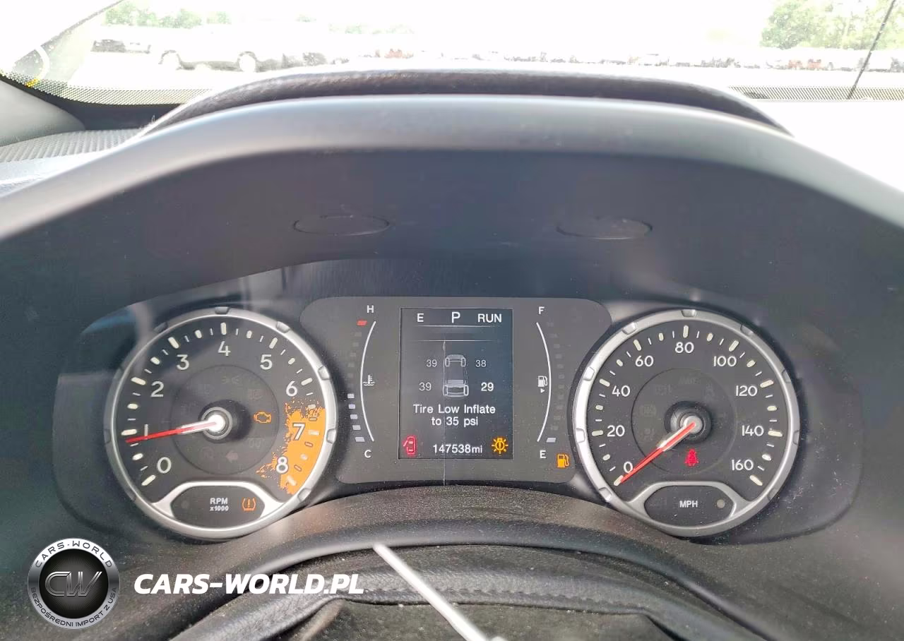 2018 Jeep Renegade Latitude VIN:ZACCJABB4JPG80673 - 9