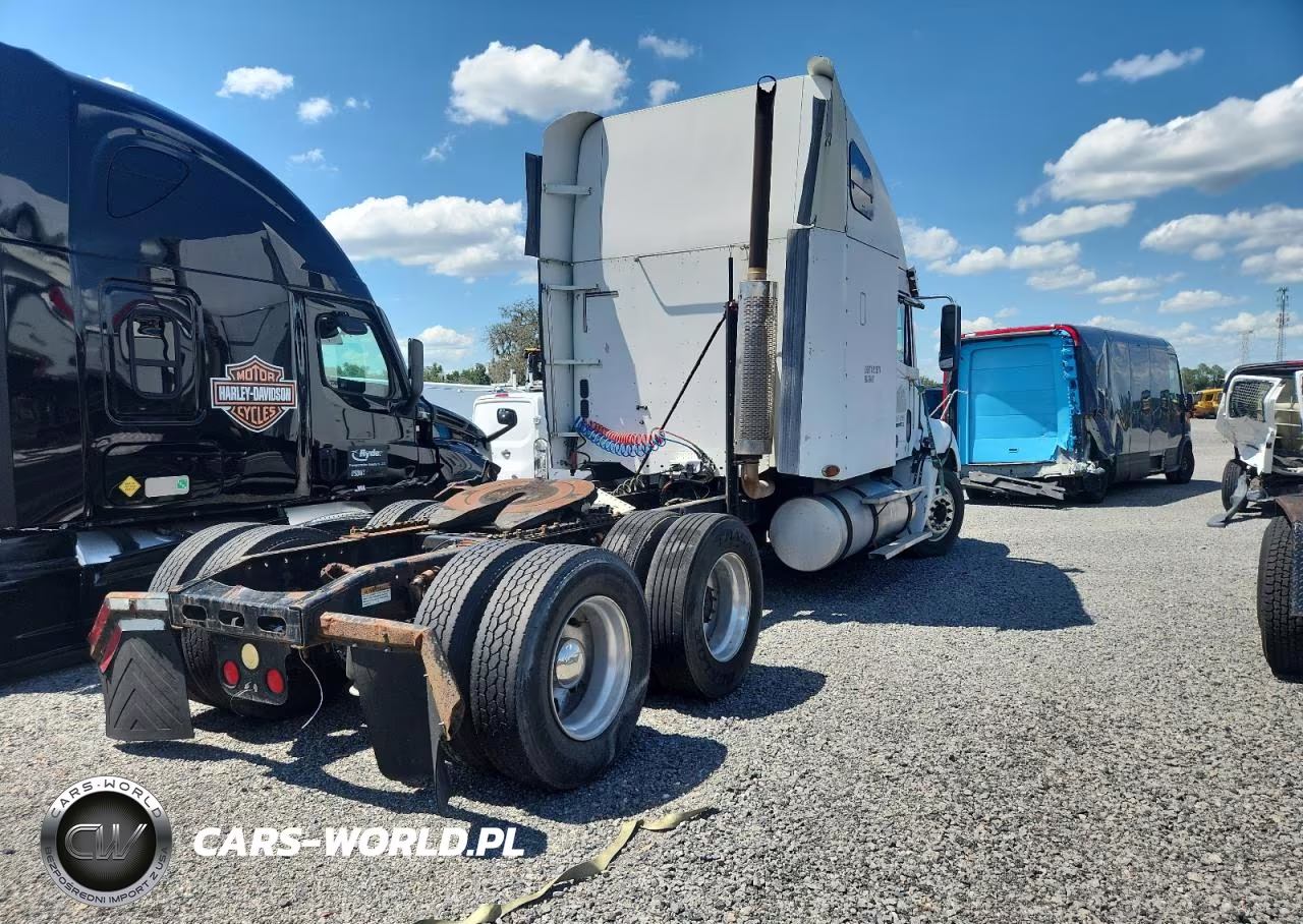 2007 Freightliner Columbia 120 Semi Truck VIN:1FUJA6CK97LX66649 - 4