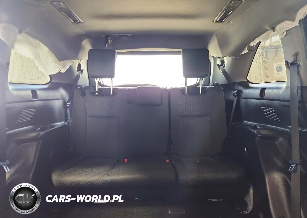 2019 Toyota Highlander Le VIN:5TDBZRFH3KS977777 - 10