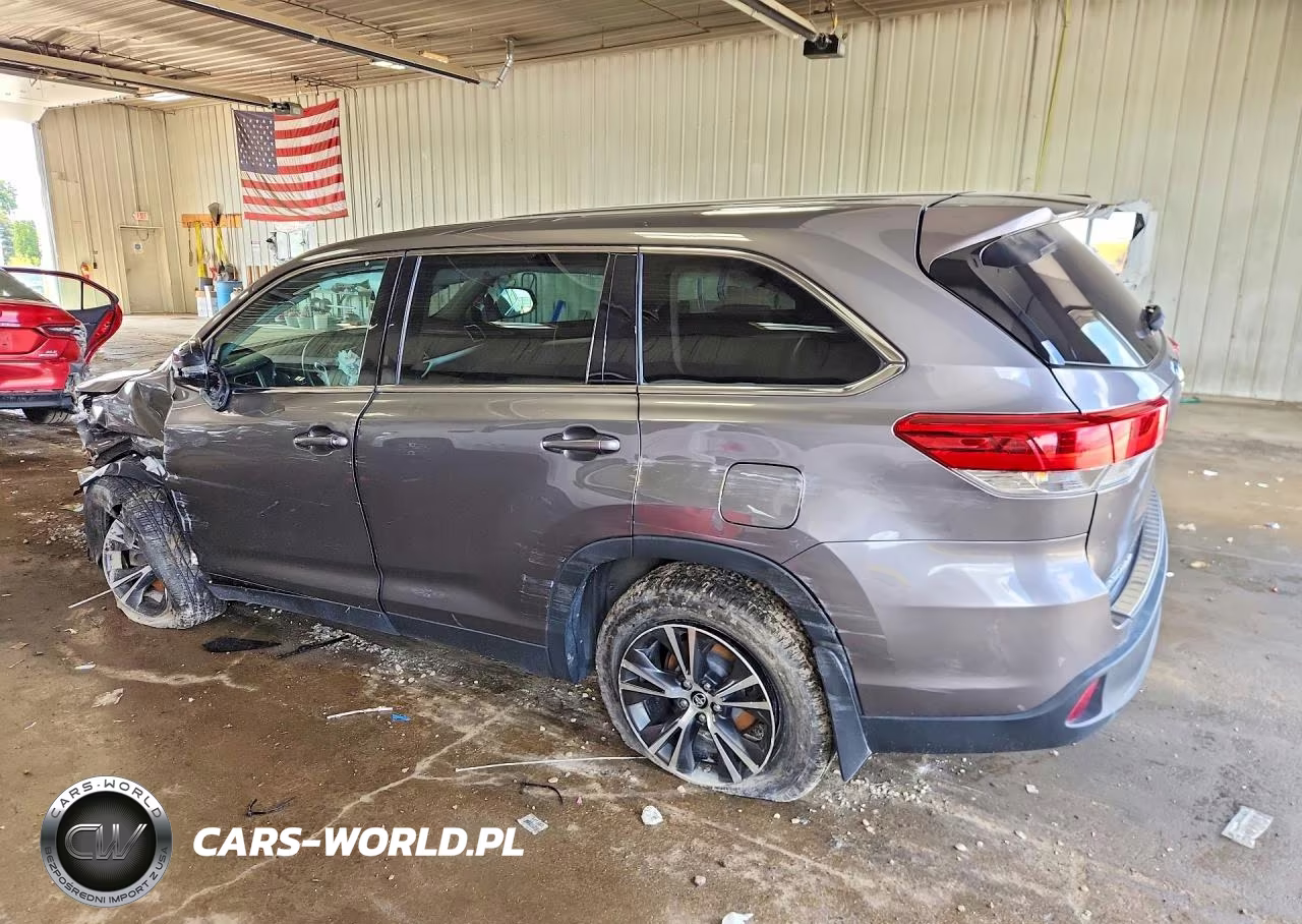 2019 Toyota Highlander Le VIN:5TDBZRFH3KS977777 - 2