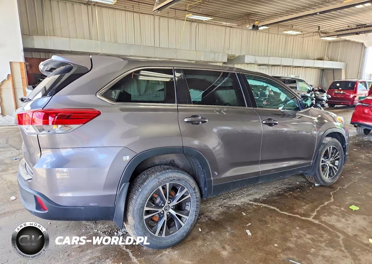 2019 Toyota Highlander Le VIN:5TDBZRFH3KS977777 - 3